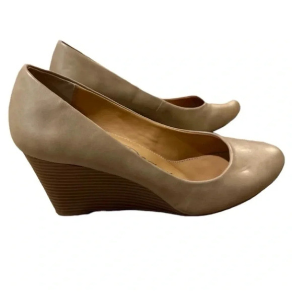 MTI Design Women's Tan Faux Leather Rounded Toe Wedge Heels Size 10 GUC - Picture 1 of 8